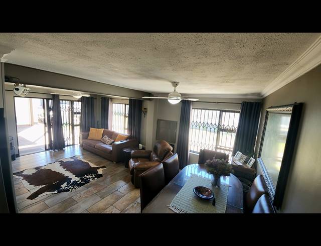 2 BEDROOM TOWNHOUSE FOR SALE IN DIAZ BEACH